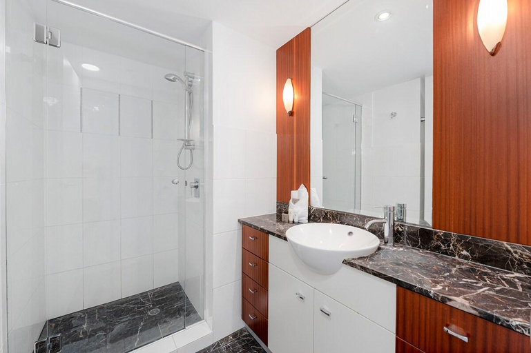 Bathroom 2, Spectacular Ocean View: 3 Pools, Gym, Spa & Sauna, Gold Coast