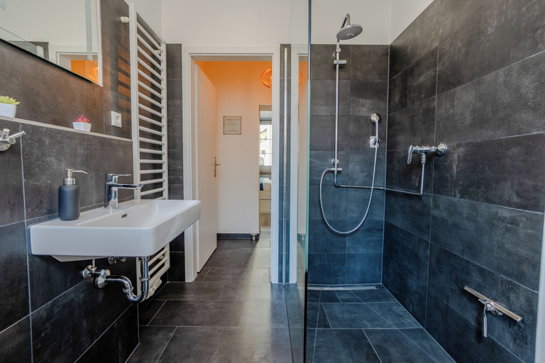 Bathroom 2, Schlossberg Residences-Design Apartments, Worms