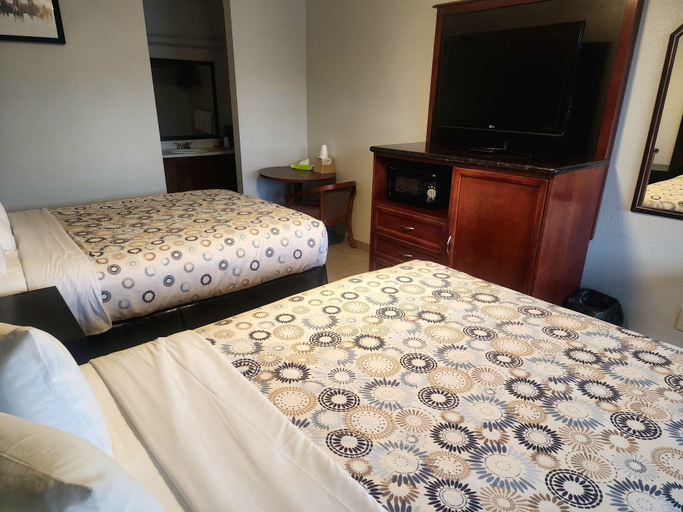 Bedroom 1, Pacific Inn, Del Norte