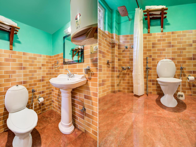 Bathroom 2, Hotel Little Silver, Anantnag