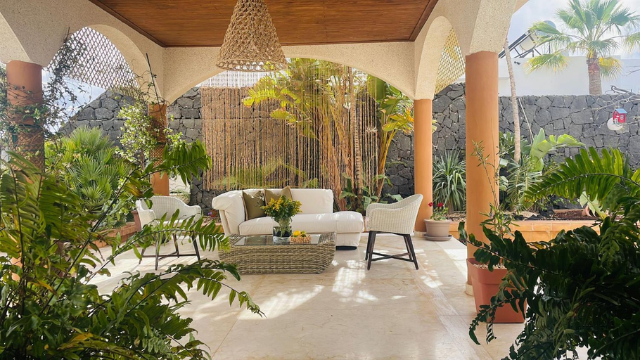 Facilities 2, Casa Mia, Las Palmas