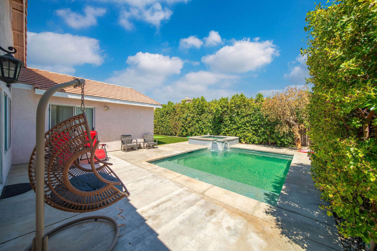 Sport & Beauty 5, @marbella Lane - 4BR Lavish Castle Retreat, Riverside