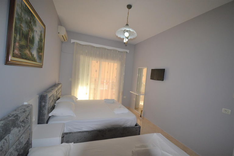 Others 5, Little Cozy Apartment 2, Sarandës