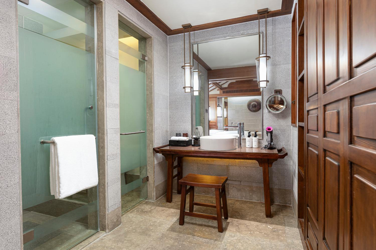 Bathroom 4, InterContinental Lijiang Ancient Town Resort By IHG, Lijiang