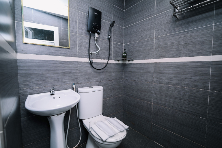 Bathroom 3, Swing & Pillows @ Subang SS15, Subang Jaya