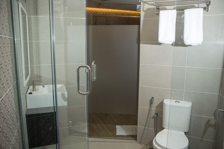 Bathroom 5, Qlassic Hotel, Sepang