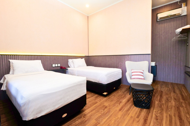 Bedroom 2, Berlian Abadi Hotel by Sinergi, Banyuwangi