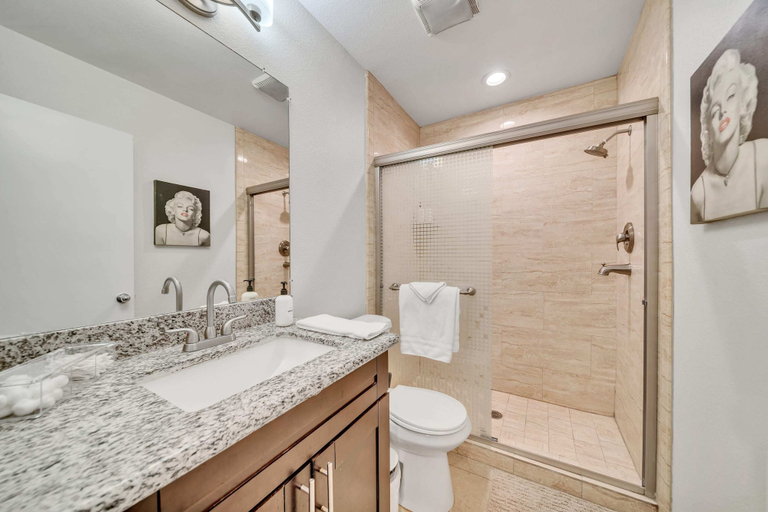 Bathroom, @marbella Lane - 4BR Lavish Castle Retreat, Riverside