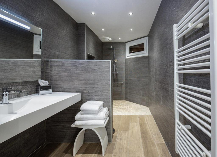 Bathroom 5, La Roya, Haute-Corse