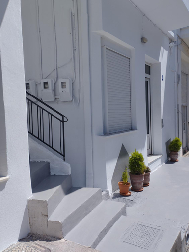 Others 5, My Aunts House, Crete