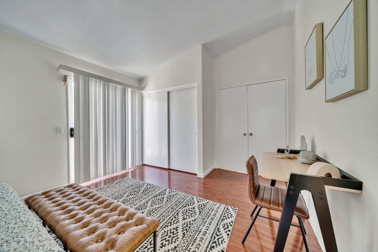 Bedroom 3, @marbella Lane - 4BR Lavish Castle Retreat, Riverside