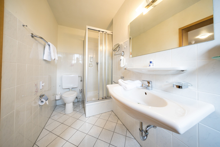 Bathroom 2, Parkhotel Pyrmont, Hameln-Pyrmont