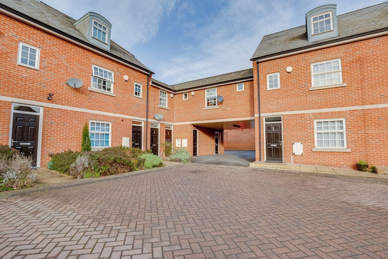 Exterior & Views 2, Quaint 1 Bedroom 1st Floor Flat, Doncaster