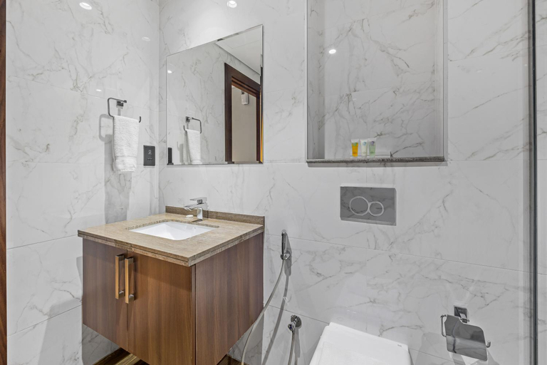 Bathroom 4, Unlock J One, Dubai
