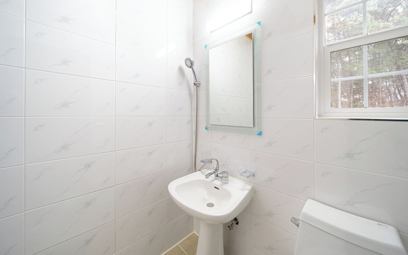 Bathroom 3, Petit Maison Pension, Taean