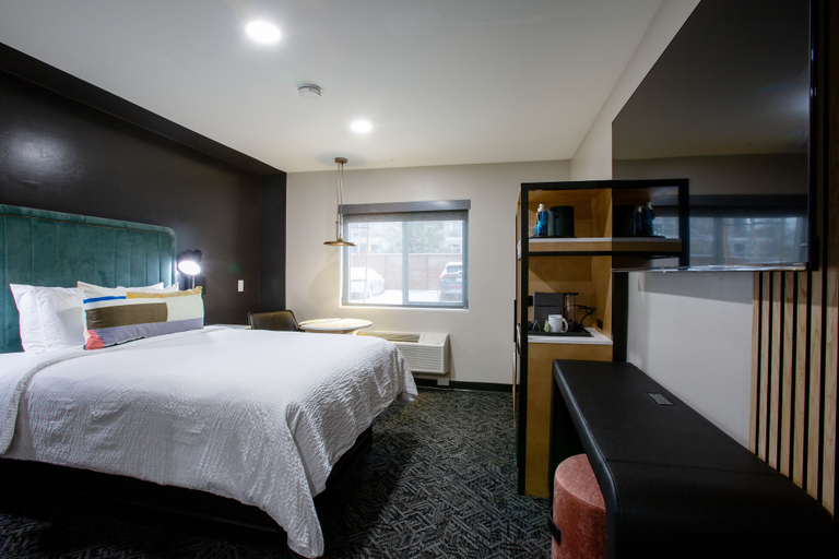 Bedroom 3, voco Flagstaff by IHG, Coconino