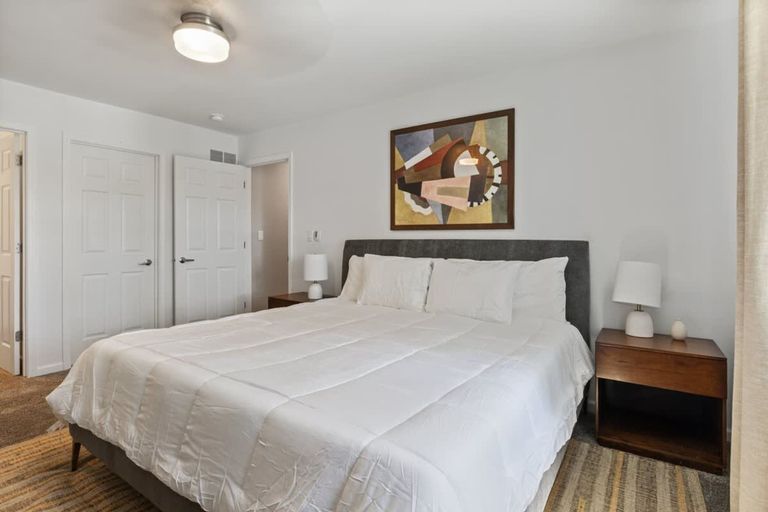 Room 5, Luxury Waterfront Lakehouse With Private Dock Views, Camden