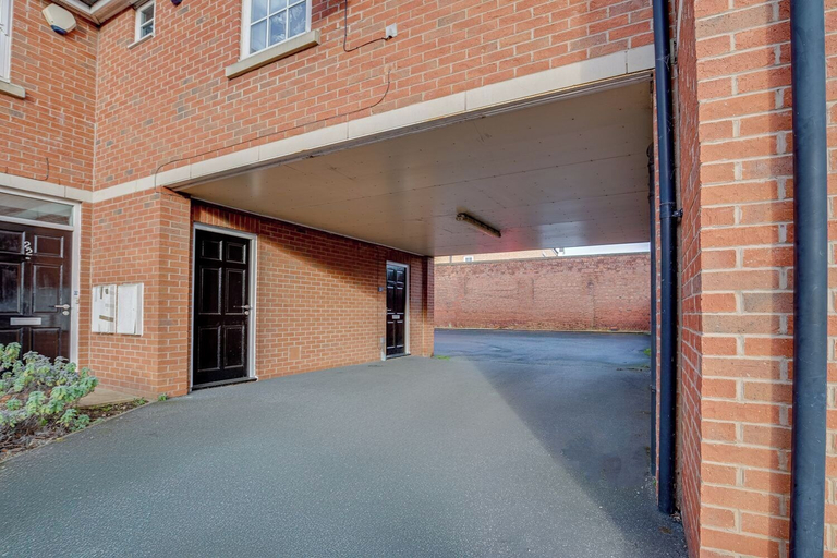 Others 5, Quaint 1 Bedroom 1st Floor Flat, Doncaster