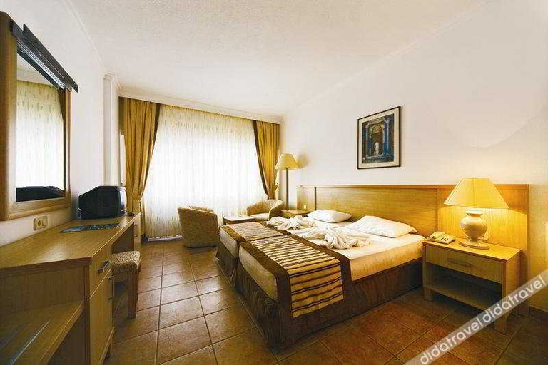 Bedroom 4, Elba Lucia Sport & Suite Hotel, Las Palmas