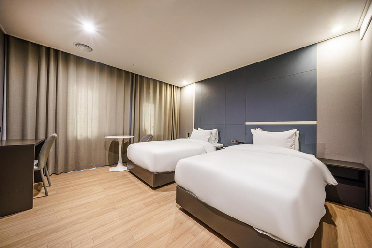 Bedroom 15