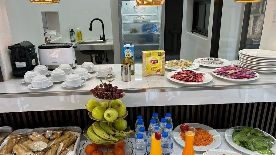 Food & Drinks 5, Bi hotel 1 Bi hotel 1, Dakar