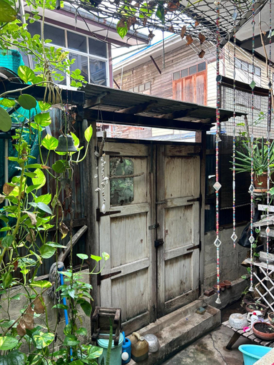 Others 4, Chest's Place, Phra Nakhon