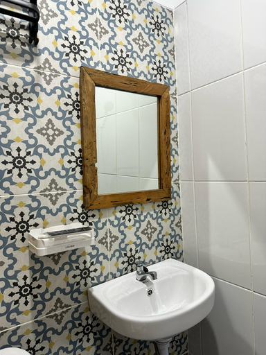 bathroom 10