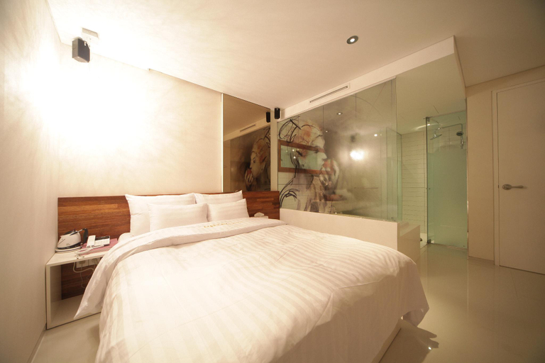 Bedroom 17