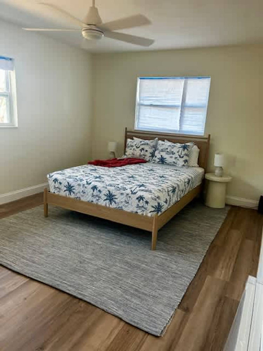Room 2, NEW Stunning Home-close to Beaches-pet Friendly, Pinellas