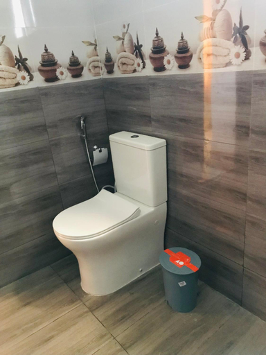 Bathroom 3, Sri White Villa Airport Boutique Hotel, Katana