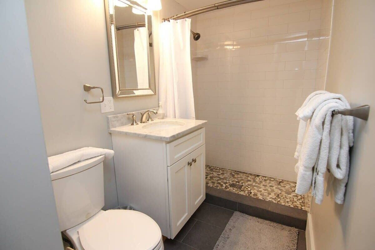 Bathroom 3, 9 Lake Street, Carroll