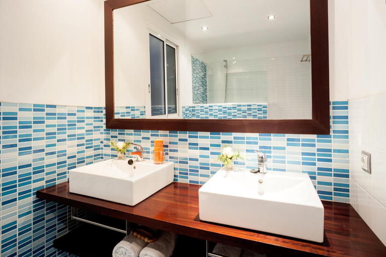 Bathroom 4, Feelathome Center Apartments, Barcelona
