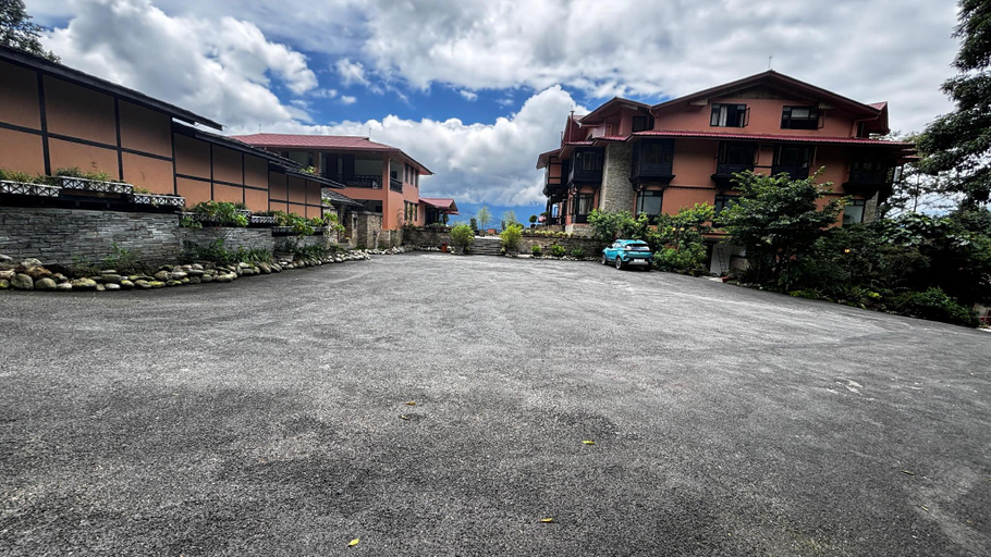 Exterior & Views
