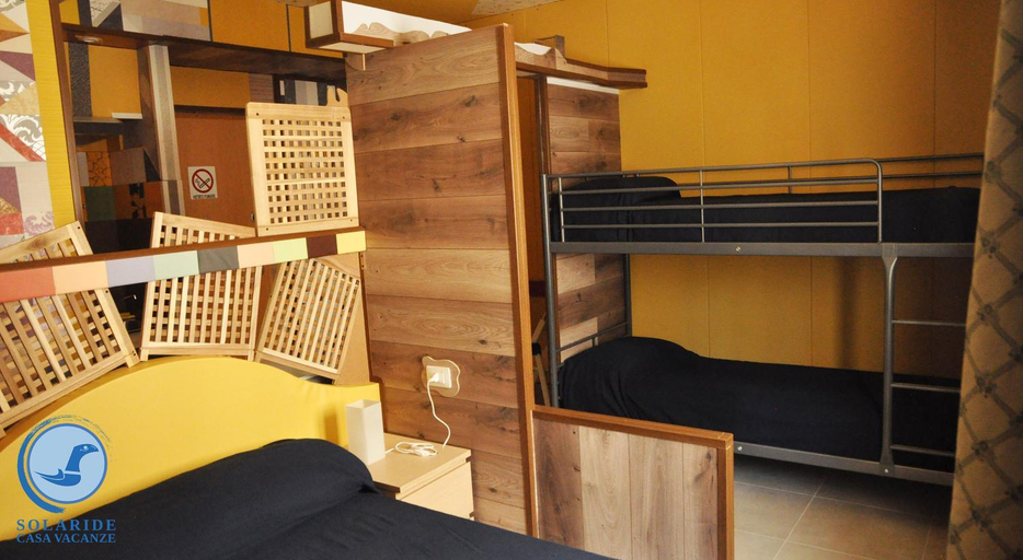 Bedroom 2, RESIDENCE SOLARIDE apartments, FREE PRIVATE PARKING WITH VIDEOSURVELLIANCE and SHUTTLE SERVICE, Salerno