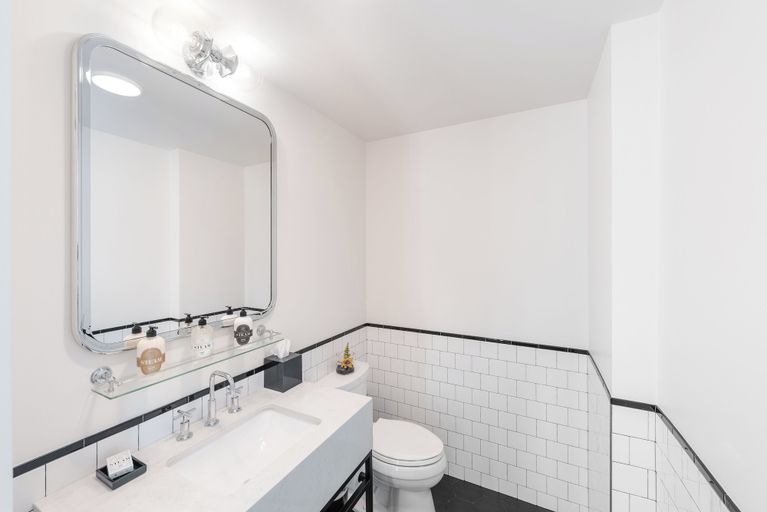 Bathroom 5, The State Hotel, Seattle