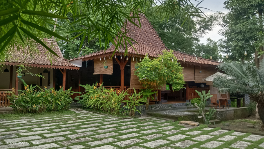 Djoglo Riverside Villa, Bantul