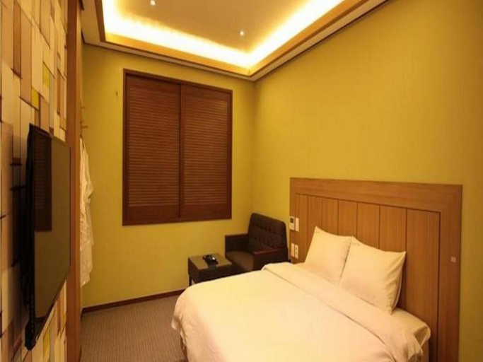 Bedroom 2, Hotel W Topdong, Jeju
