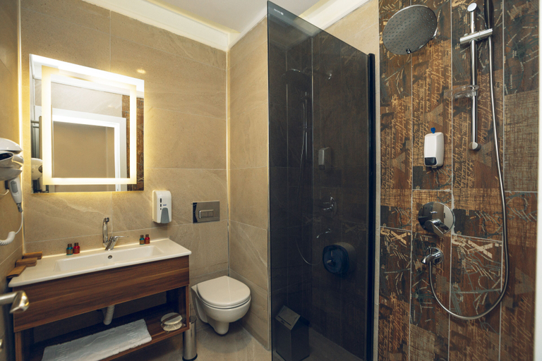 Bathroom 5, Grand Catalkaya Hotel, Merkez