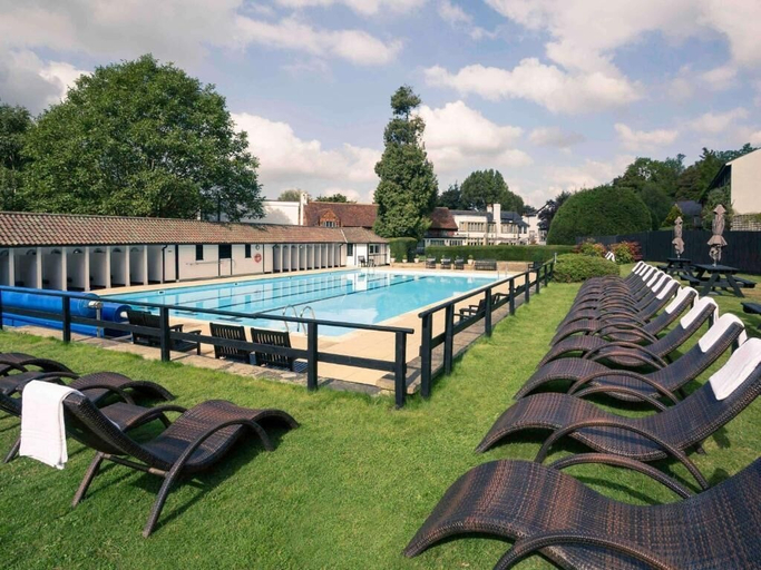 Sport & Beauty 2, Sunday Box Hill Burford Bridge Hotel, Surrey