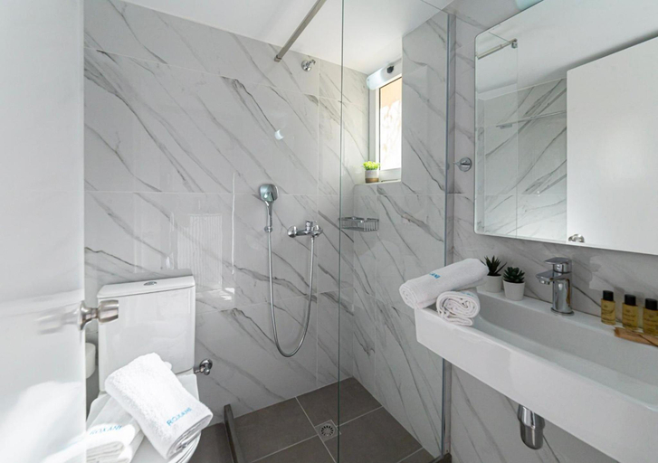 Bathroom 2, Roxani Hotel, Crete