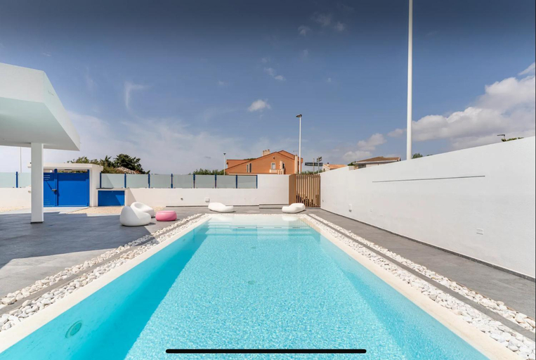 Others 5, Leonida's Room pool and Jacuzzi, Cagliari