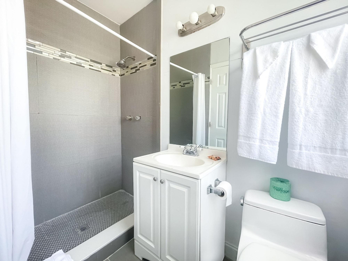 Bathroom 3, The Flamingo, Broward
