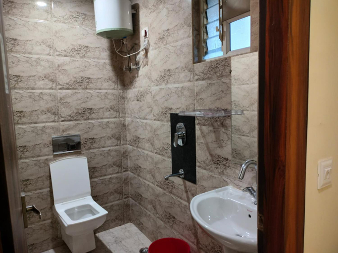 Bathroom 3, HOTEL HOLIDAY EXPRESS, Kolkata