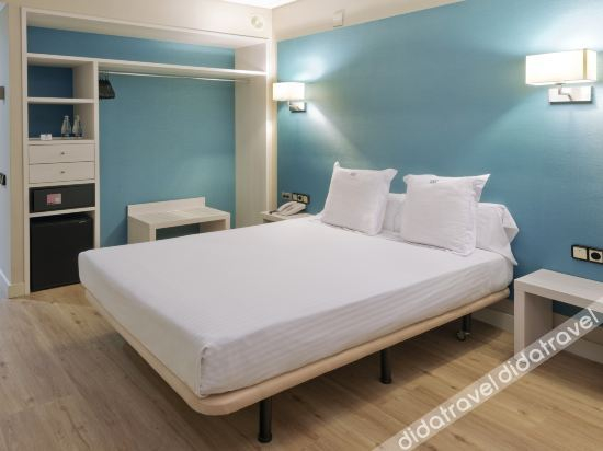Others 3, Hotel Num, Tarragona