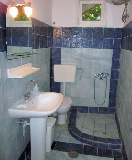 Bathroom, Artemis Vassilikos, Ionian Islands