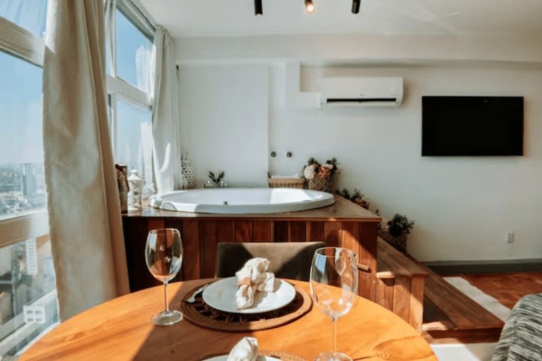 Food & Drinks 11