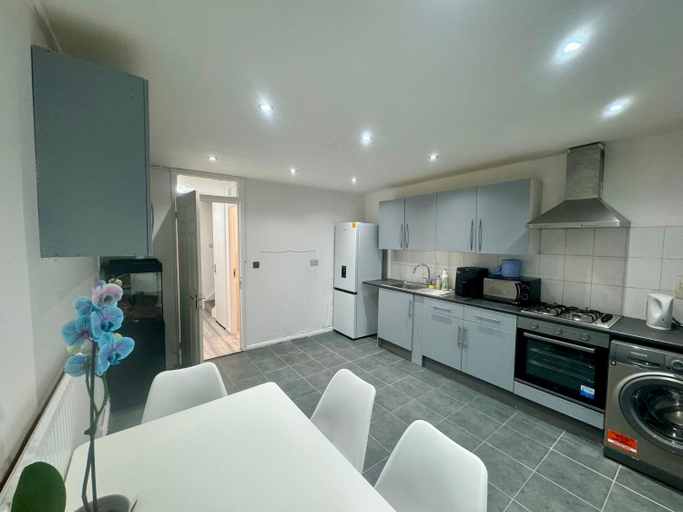 Others 4, TOTTENHAM VELVET Suites, London