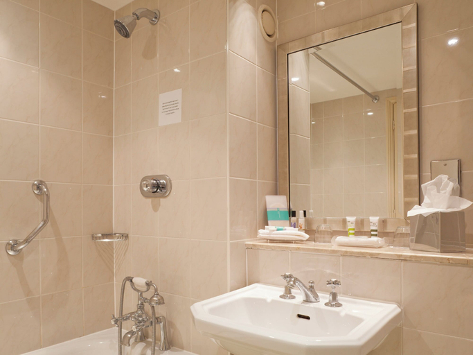 Bathroom 3, Sunday London Staines-upon-Thames Heathrow T5, Surrey