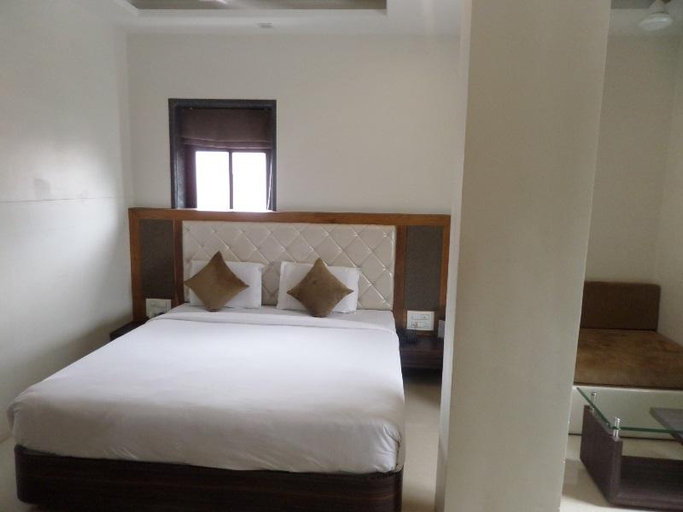 Bedroom, Hotel Raj Palace, Ahmadnagar