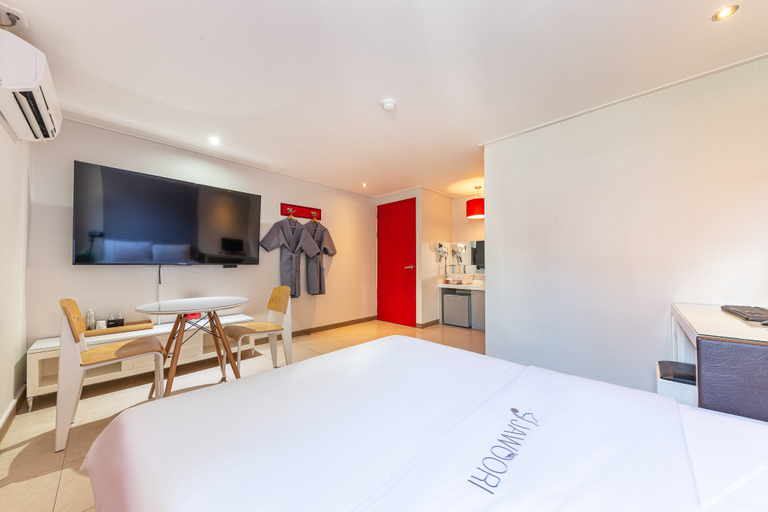 Bedroom 4, Daejeon Eunhaeng Jawoori, Daedeok